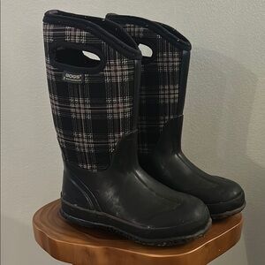 Girls’ BOGS Black Plaid Rain Boots